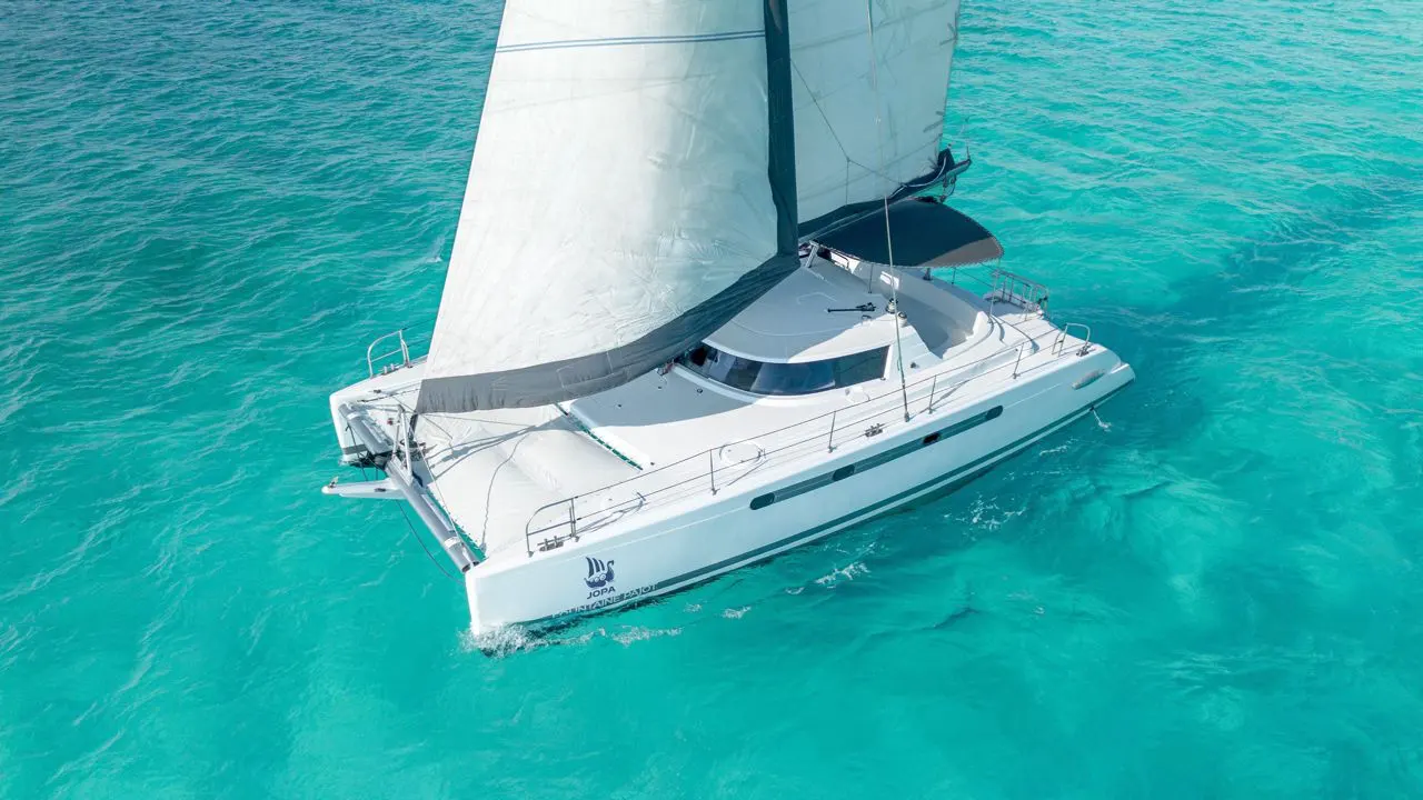Catamarán de vela en Isla Mujeres